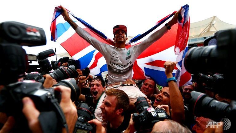 lewis hamilton wins third world title