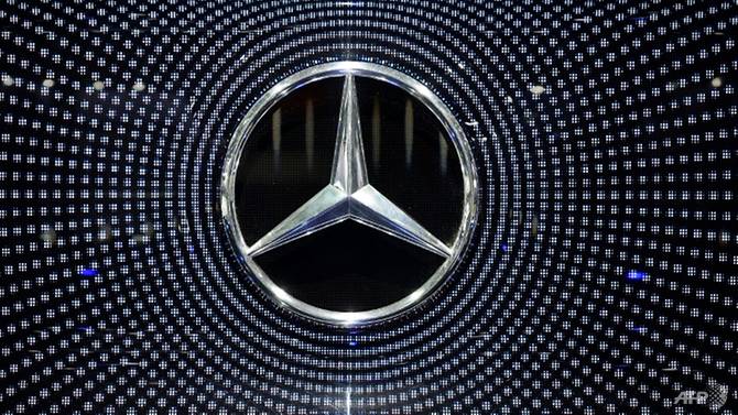 Mercedes recalls 400,000 UK cars on airbag fault