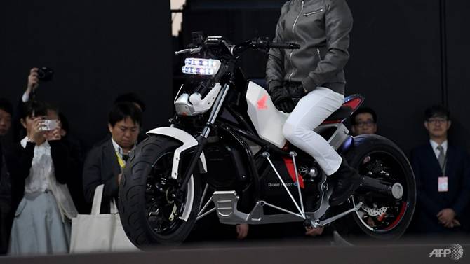 honda shows off self balancing bike