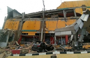 Mass burials to begin as Indonesia quake-tsunami toll tops 800