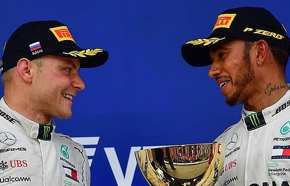 Hamilton wins in Russia to extend lead in title race