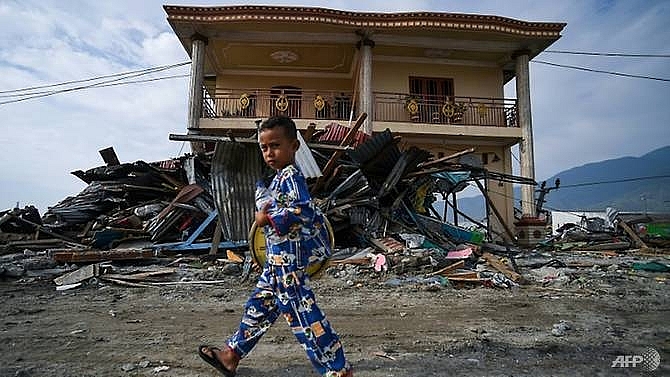 indonesia quake kids traumatised as rescuers race against clock
