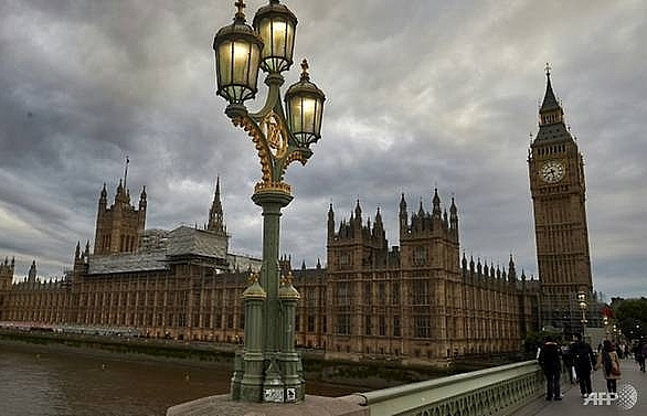 Lax security faulted in deadly attack near UK parliament