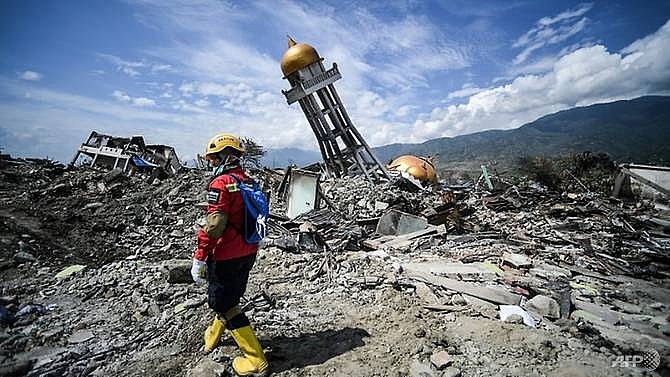 indonesia quake death toll nears 2000 as more bodies are found