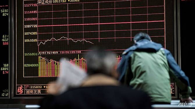chinese stocks sink to lowest levels since 2014