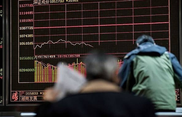 Chinese stocks sink to lowest levels since 2014