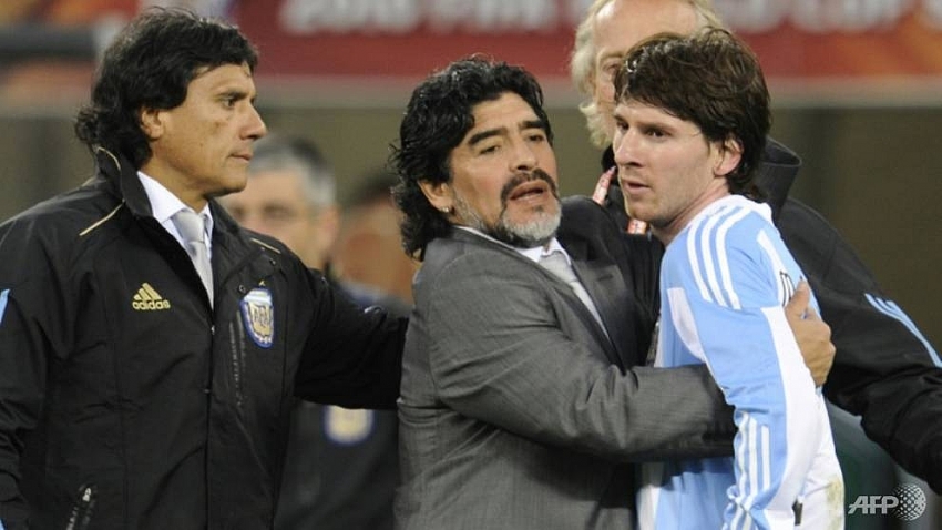 maradona says messi is not a leader for argentina