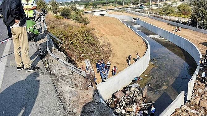 migrant truck crash kills 22 in turkey