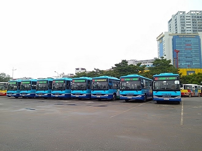 new bus route transports passengers from airport to hanois centre