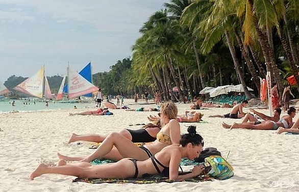 Philippines to reopen 'cesspool' Boracay after clean up