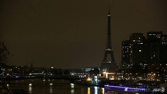 eiffel tower to go dark for pittsburgh victims