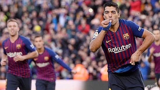 suarez hits hat trick as barcelona blow away madrid
