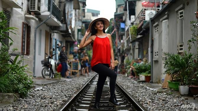 hanois colonial era railway doubles as selfie hotspot