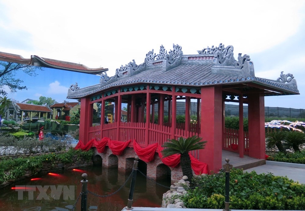 hoi an impression theme park offers new experience of the old town