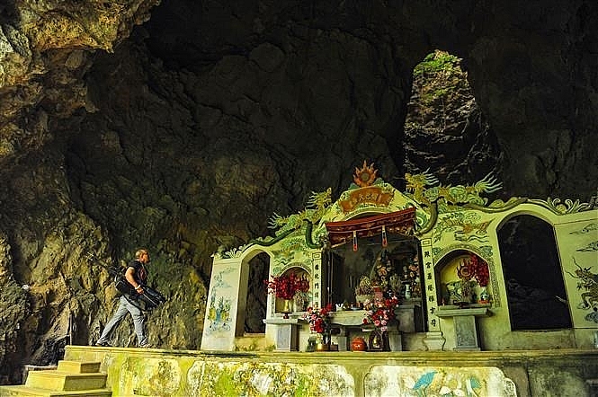 thien huong grotto in ninh binh province