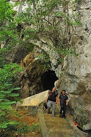 thien huong grotto in ninh binh province