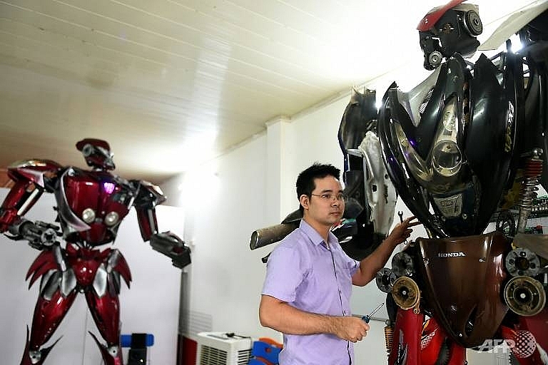 vietnamese roll out transformers inspired robot with green message
