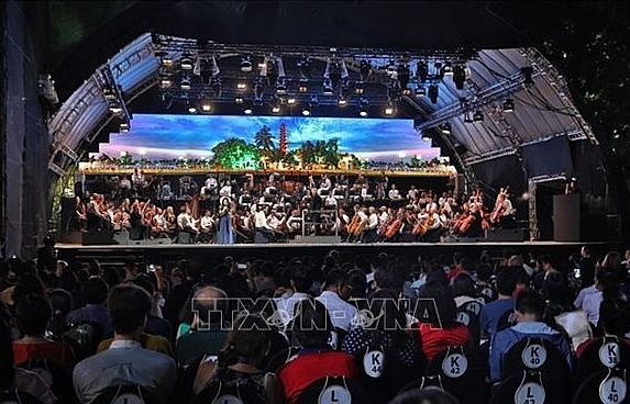 London Symphony Orchestra entertains Hanoi audiences