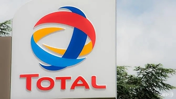 french energy giant total to buy 37 stake in indias adani gas