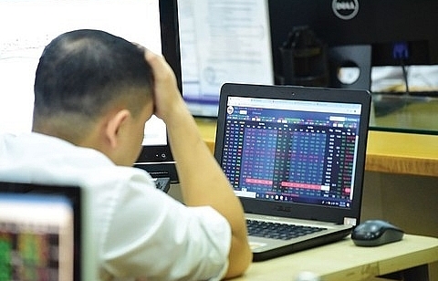 vn stocks slide as selling hits retail tech and brokerage