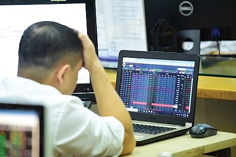 vn stocks slide as selling hits retail tech and brokerage