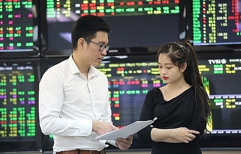 vn stocks lifted by banks