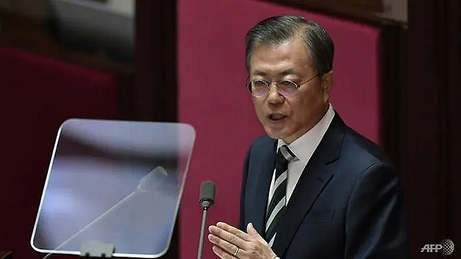 south koreas moon ups defence spending urges north to talk