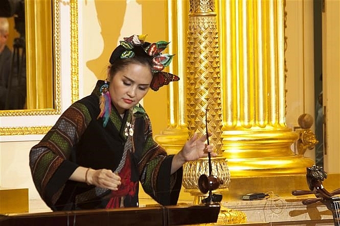 vietnamese silk brocade fashion show held in russia