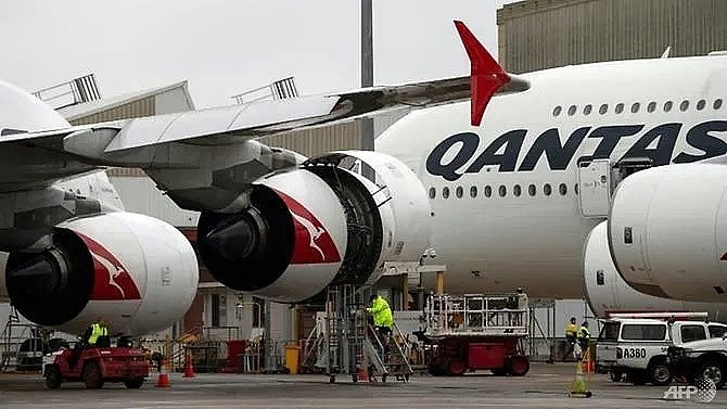qantas grounds boeing 737 plane with structural crack inspects others