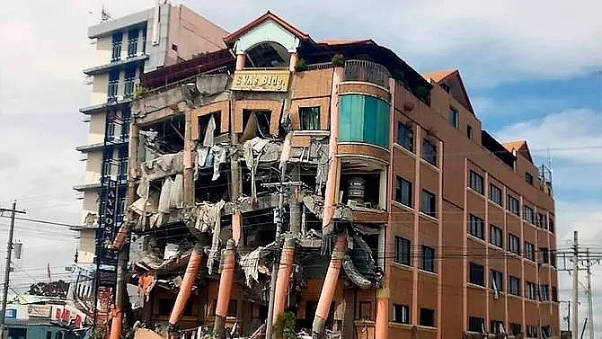 at least 5 dead hotel collapses after strong quake hits southern philippines
