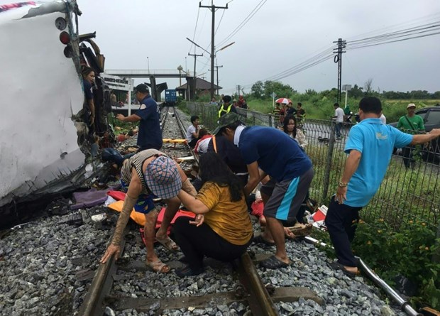 at least 17 killed in bus train collision in thailand