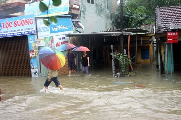 severe flooding leaves 18 dead 14 missing in central vietnam