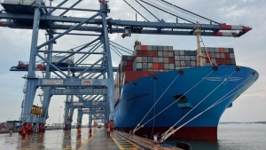 Southern sea port welcomes ultra-large container ship