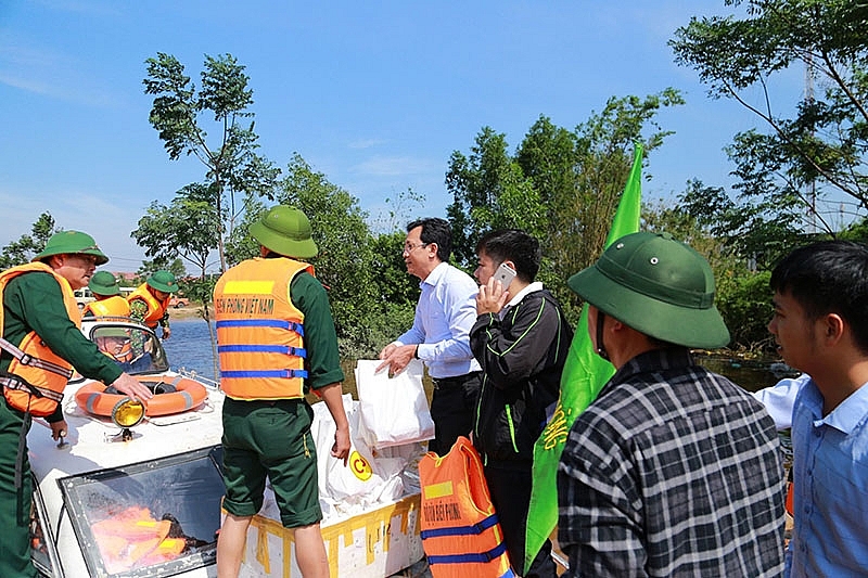 cp vietnam assisting central region in midst of hardship