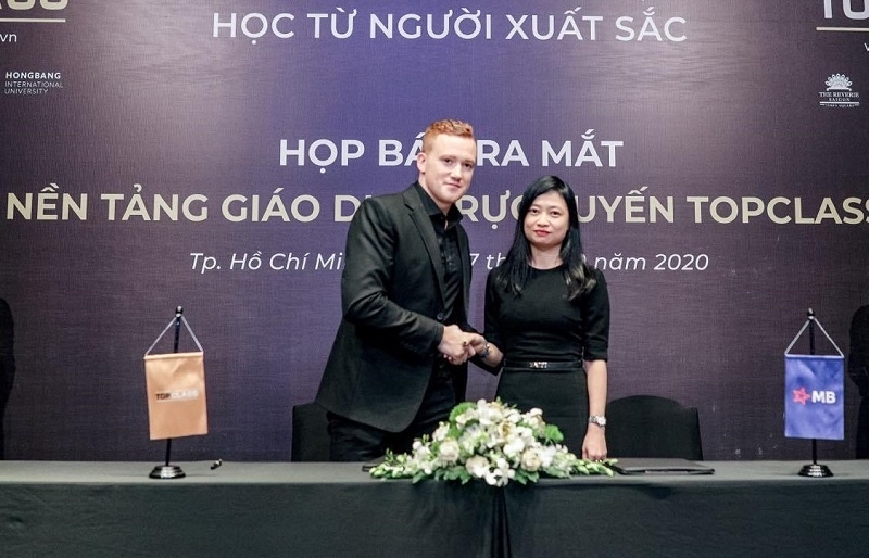 Online education platform TopClass launched in Vietnam