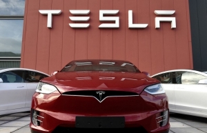 Tesla ends above $1 tn in value, Dow and S&P 500 at records