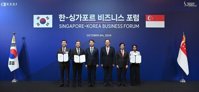 (from left) Young-Joon Yoon, President and CEO of Hyundai E&C; Jaehoon Chang, President and CEO of Hyundai Motor; Duk-geun Ahn, Minister of Trade, Industry and Energy of the Republic of Korea; Dr. Tan See Leng, Minister for Manpower and Second Minister for Trade and Industry of Singapore; Prof. Lam Khin Yong, Vice President of NTU; and Prof. Madhavi Srinivasan, Executive Director of Energy Research Institute at NTU (Photo credit: Ministry of Trade, Industry and Energy, Korea)