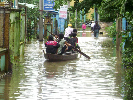 19 deaths reported as rain and flood still pounding central Vietnam