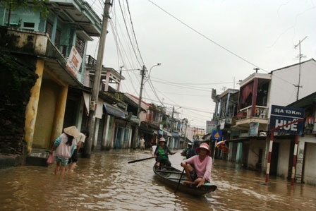 19 deaths reported as rain and flood still pounding central Vietnam