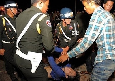 cambodia festival stampede leaves almost 350 dead