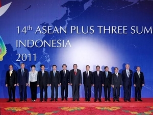Vietnam PM active at ASEAN+3, Mekong summits
