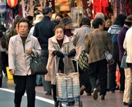 japan household spending down 04 pct in october