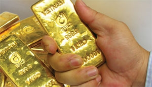 Gold prices cool but still remain rather hot