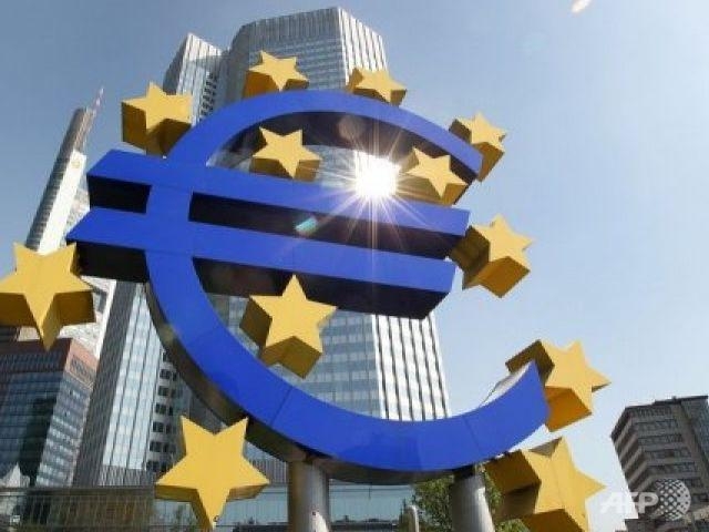 Eurozone ministers wrestle with Greek debt, IMF split