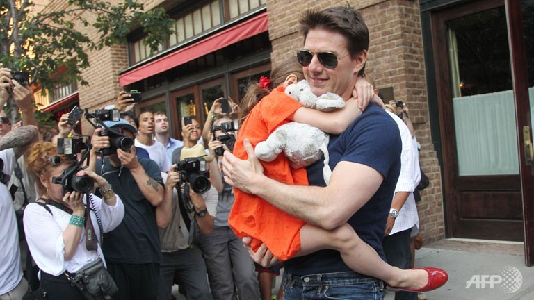 tom cruise denies abandoning daughter