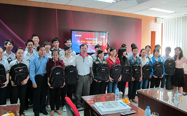 scg and tuoi tre newspaper award scholarships to hcmc students