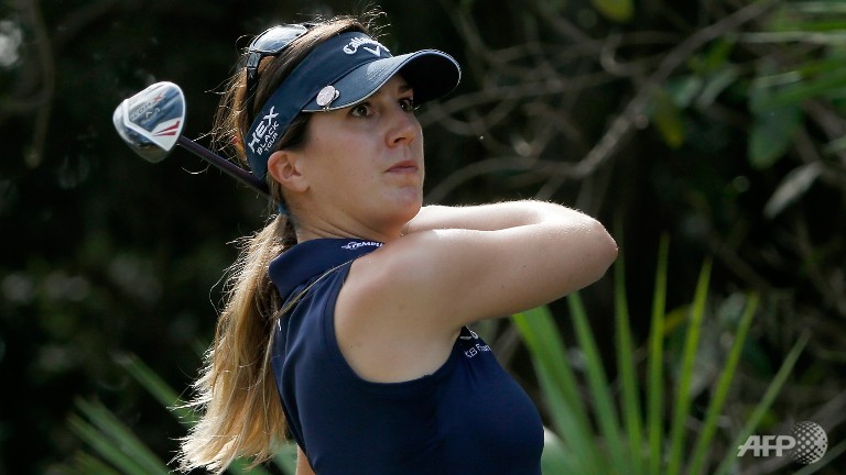 gal stretches lpga titleholders lead