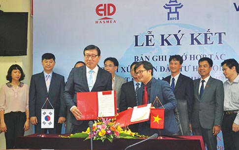 hanoi shakes hands with vietnam korea business centre