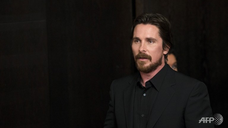 christian bale pulls out of steve jobs biopic report