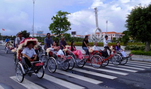 vietnam province offers cyclo service to tourists